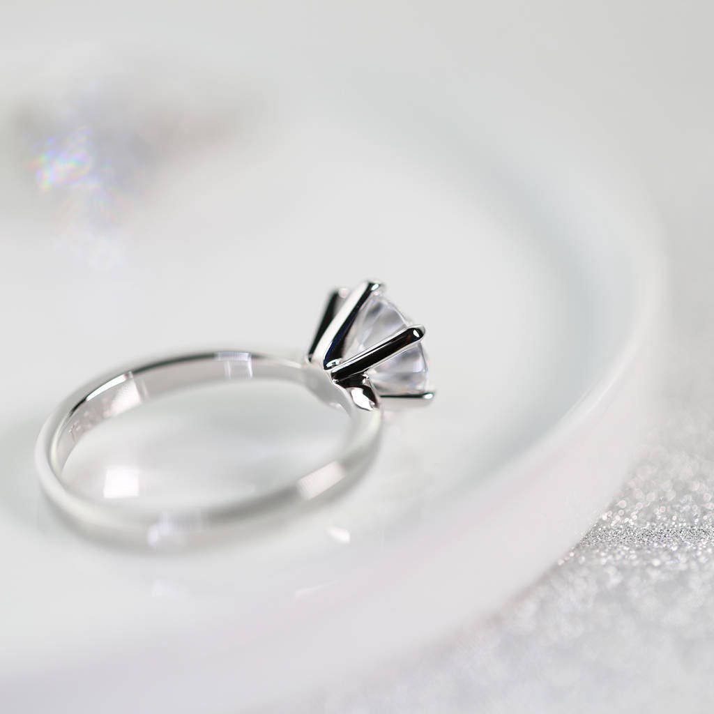 Round Cut Solitaire Ring - Classic Engagement Ring