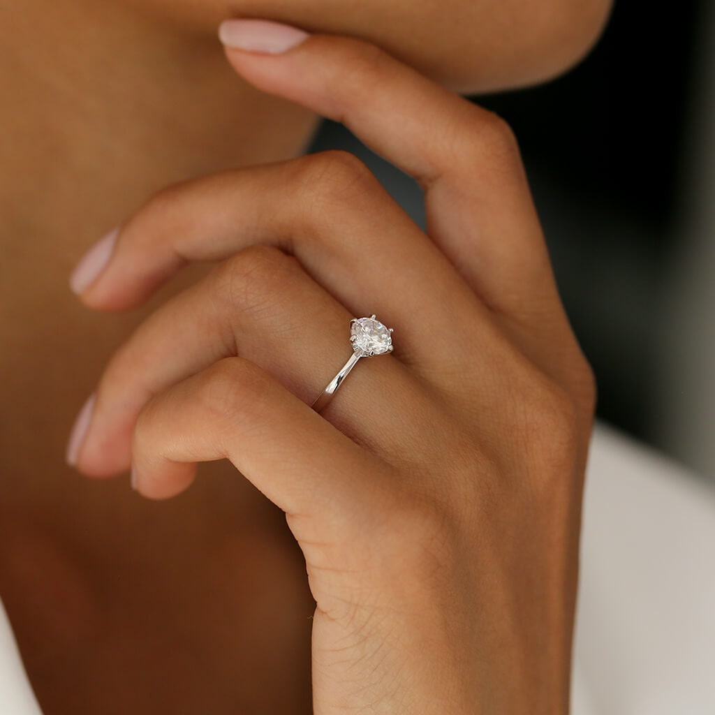 Round Cut Solitaire Ring - Classic Engagement Ring